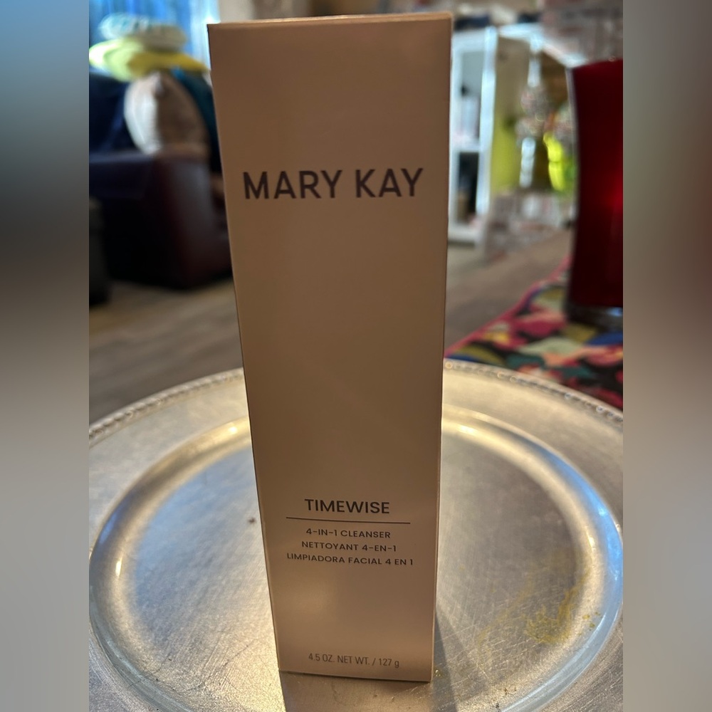 Mary Kay TimeWise 4in1 cleanser for oily and combinations skin.
